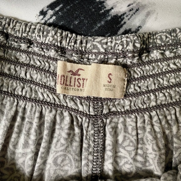 Hollister Lightweight Flutter Short - Picture 3 of 4